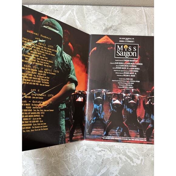 MISS SAIGON - Tour Souvenir Brochure Touring Cast 2002-2003 - Picture 3 of 7